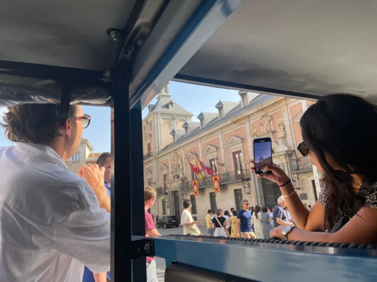 tuk plaza de la villa